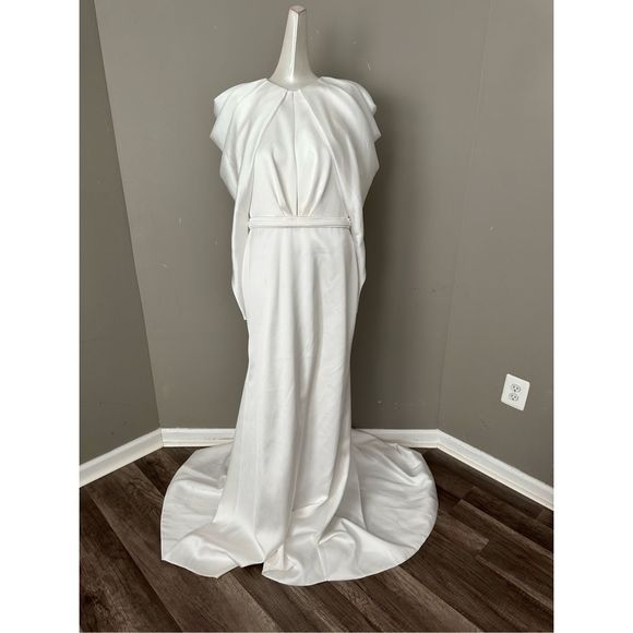 Elegant Cream Maxi Dress - Picture 2 of 8